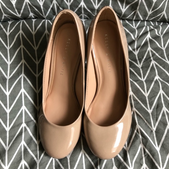 Kelly & Katie Heels, Round Toe - Nude, Size 8 - Picture 11 of 16